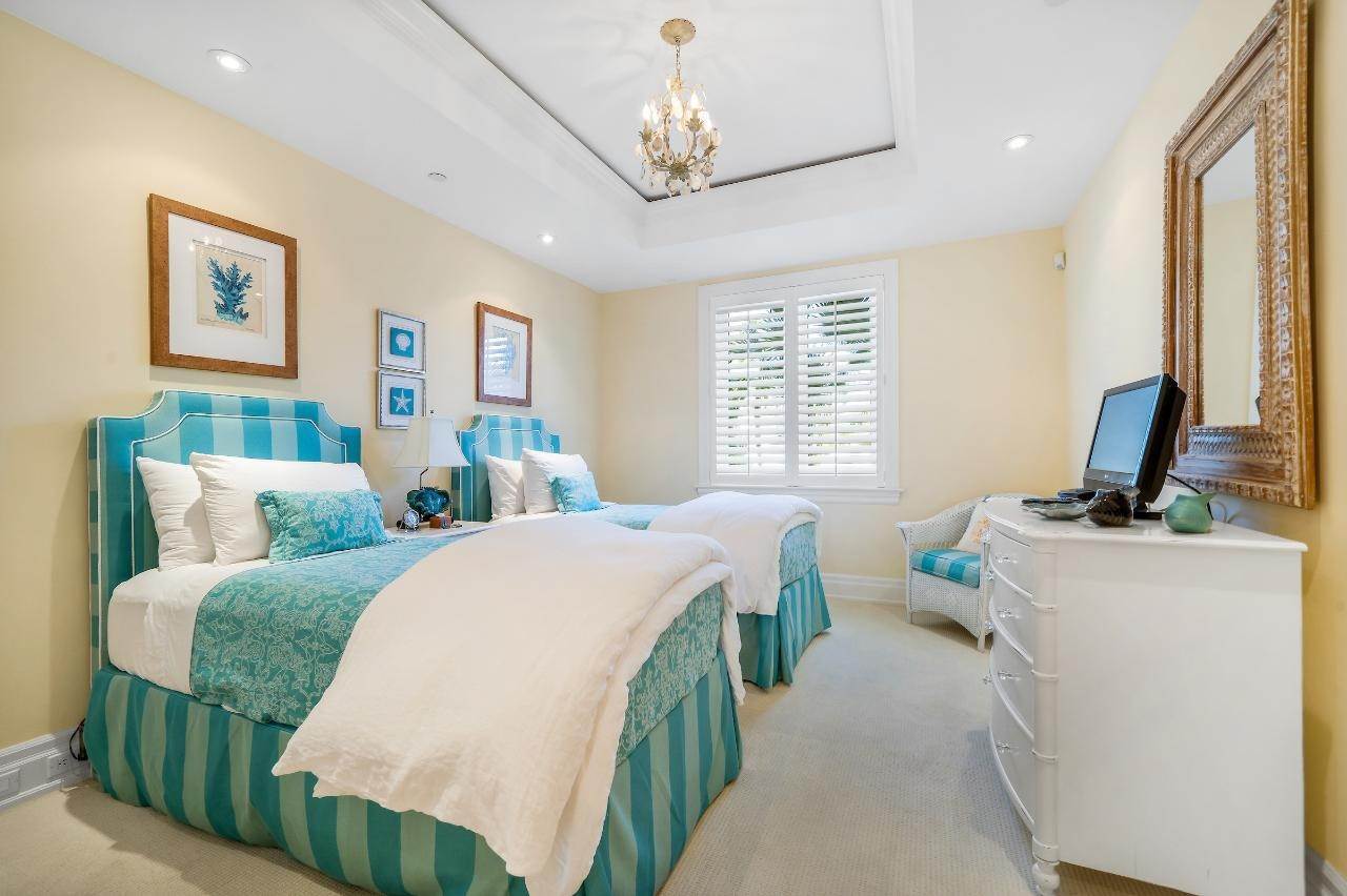 17. Condominiums for Sale at Ocean Club Estates, Paradise Island, Nassau and Paradise Island, Bahamas