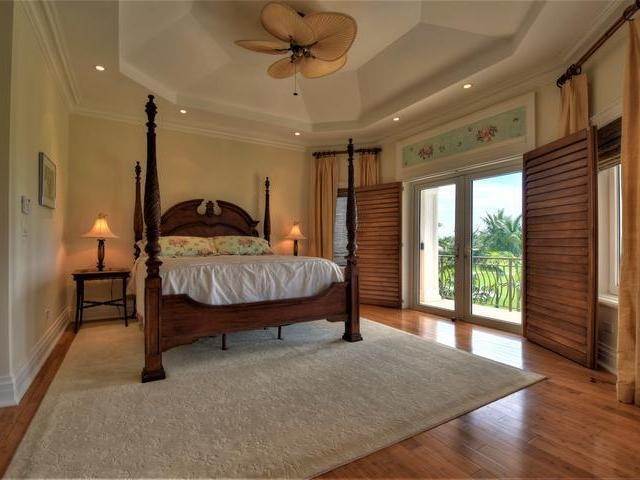 9. Single Family Homes for Sale at Ocean Club Estates, Paradise Island, Nassau and Paradise Island, Bahamas