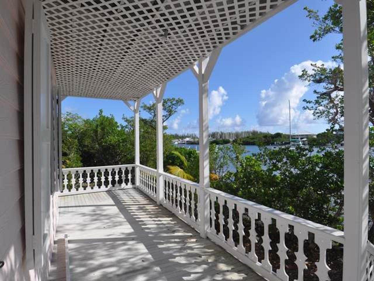 Single Family Homes für Verkauf beim Black Sound, Green Turtle Cay, Abaco, Bahamas