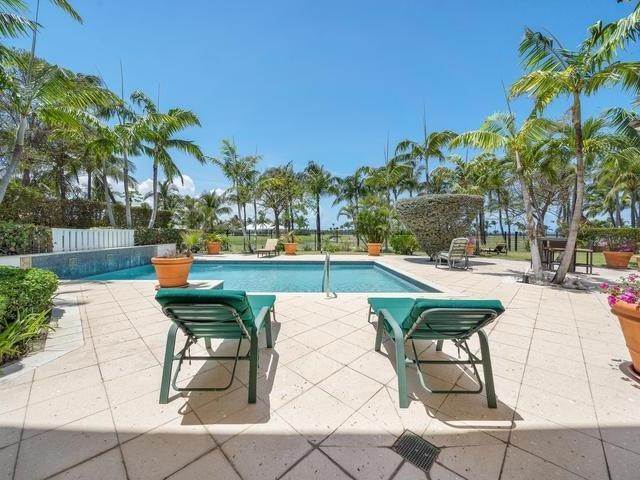 20. Single Family Homes for Sale at Ocean Club Estates, Paradise Island, Nassau and Paradise Island, Bahamas