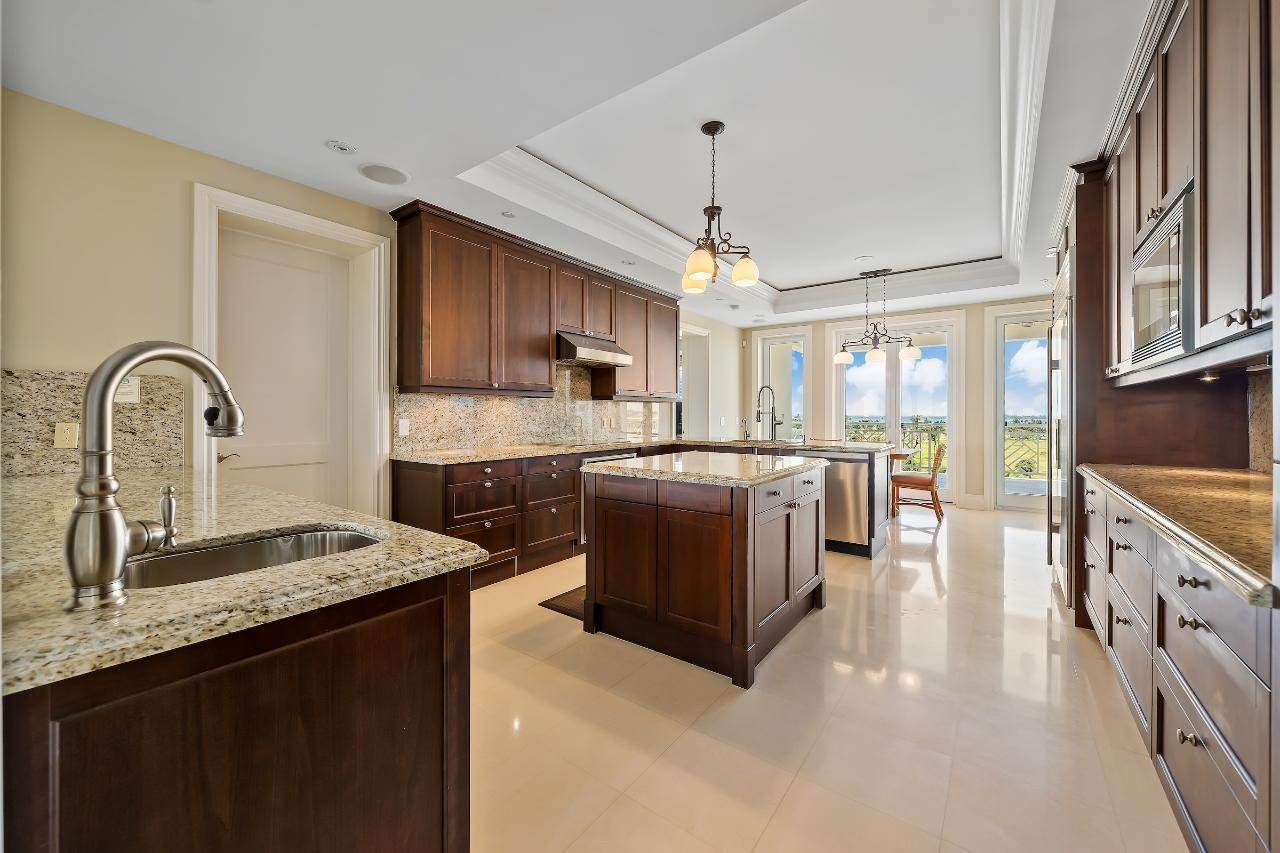 9. Condominiums for Sale at Ocean Club Estates, Paradise Island, Nassau and Paradise Island, Bahamas