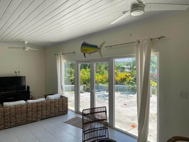 20. Single Family Homes für Verkauf beim Love Beach, New Providence/Nassau, Bahamas