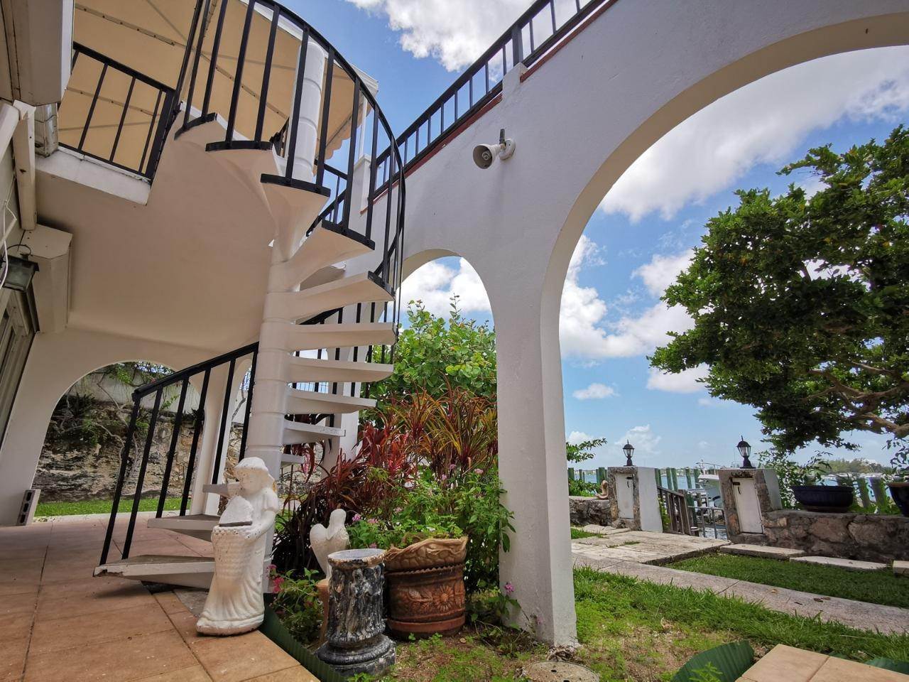 20. Condominiums for Sale at San Marino, Paradise Island, Nassau and Paradise Island, Bahamas