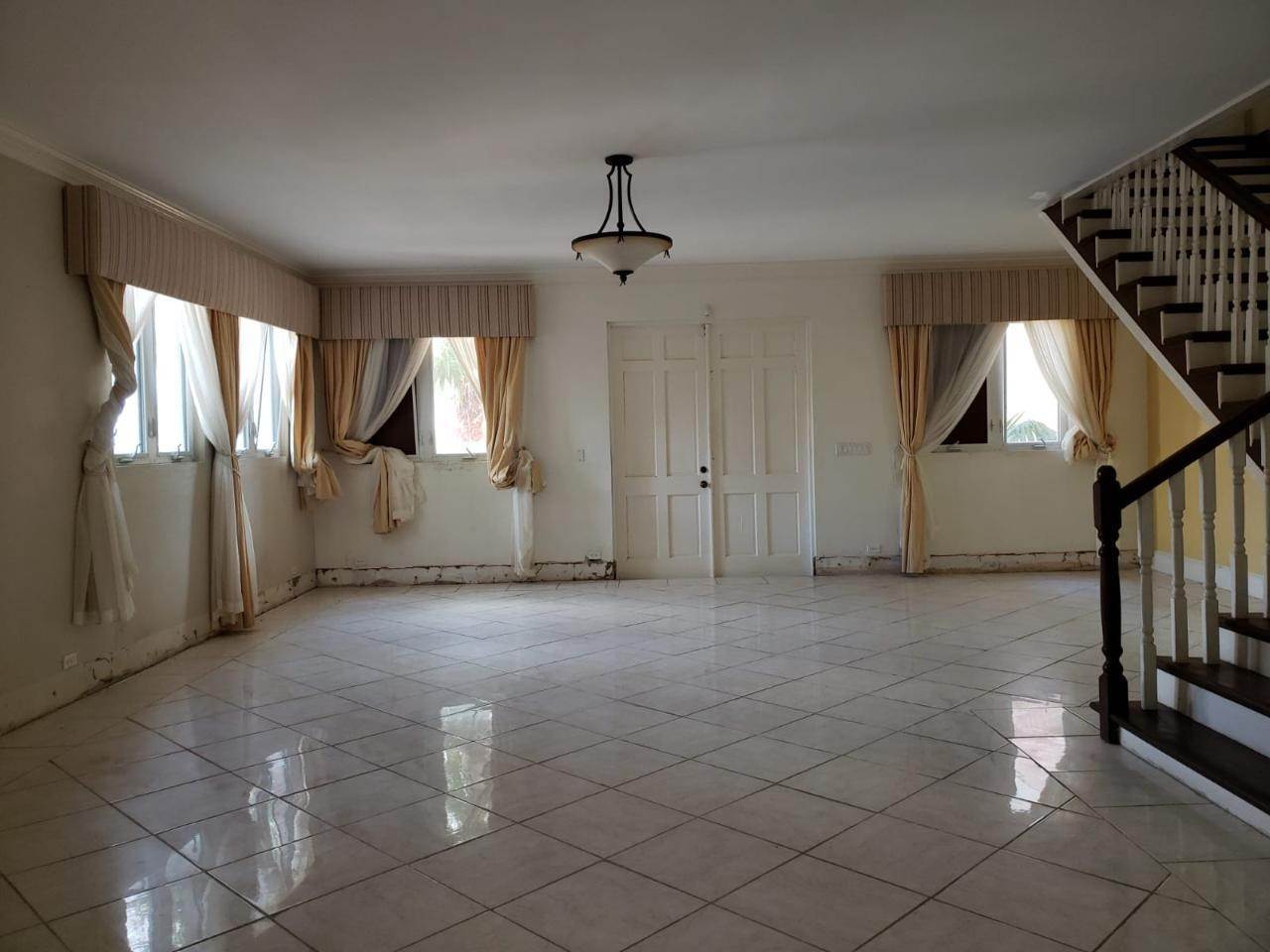 12. Single Family Homes for Sale at Eastern Road, Nassau and Paradise Island, Bahamas