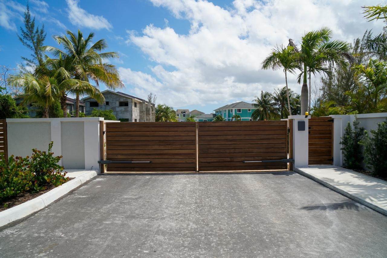 18. Condominiums for Sale at Cable Beach, Nassau and Paradise Island, Bahamas