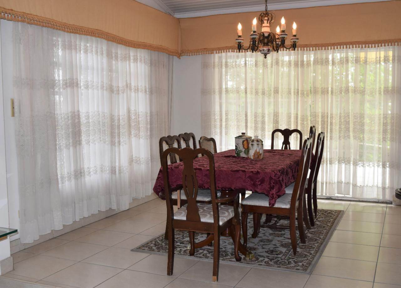 6. Single Family Homes for Sale at Stapledon Gardens, Nassau New Providence, Bahamas