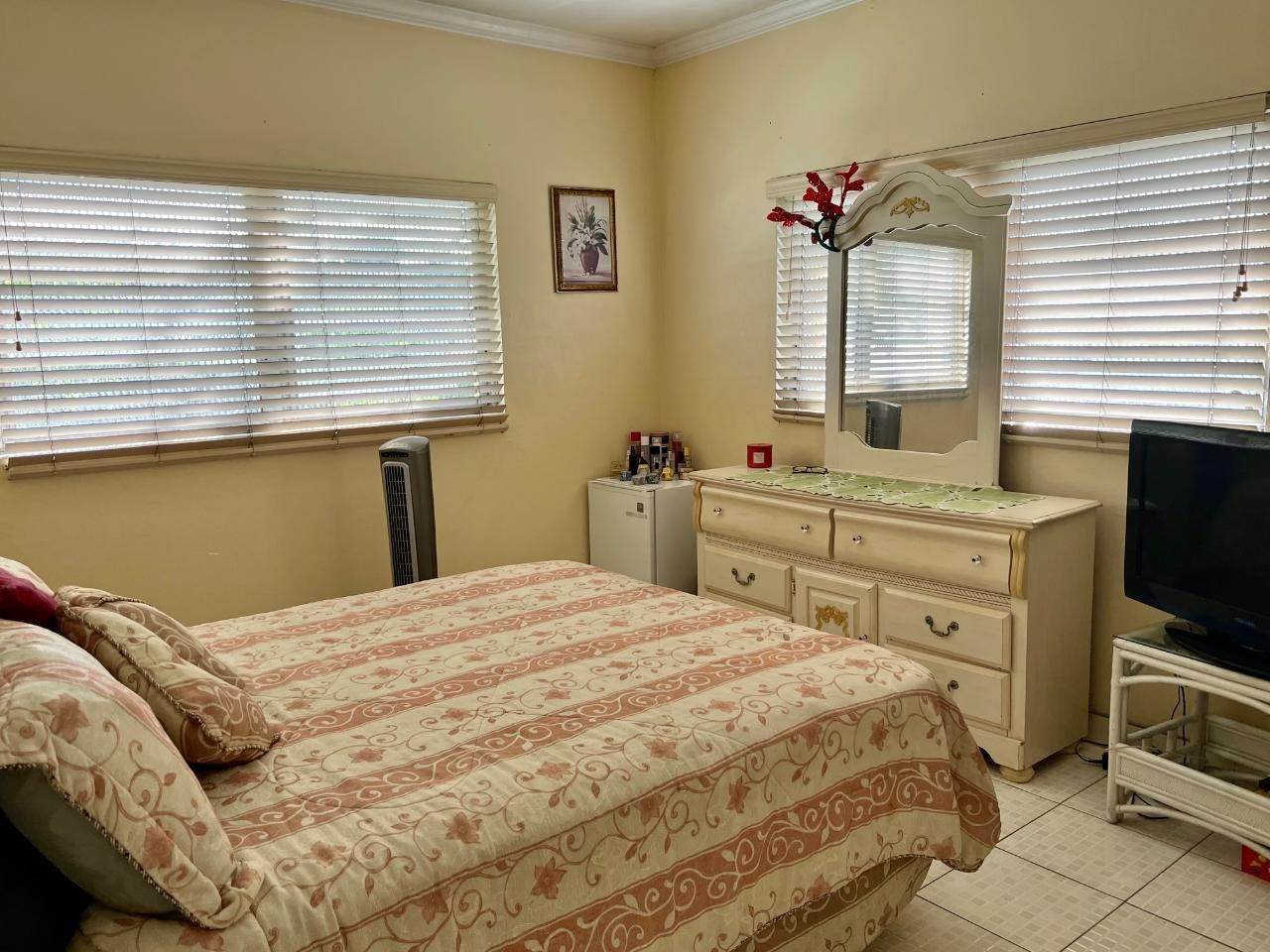 10. Single Family Homes for Sale at Stapledon Gardens, Nassau New Providence, Bahamas