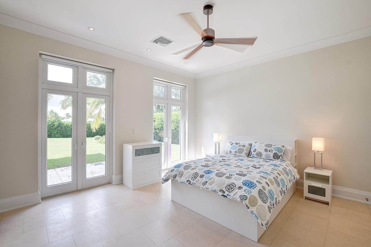 20. Single Family Homes for Sale at Ocean Club Estates, Paradise Island, Nassau and Paradise Island, Bahamas