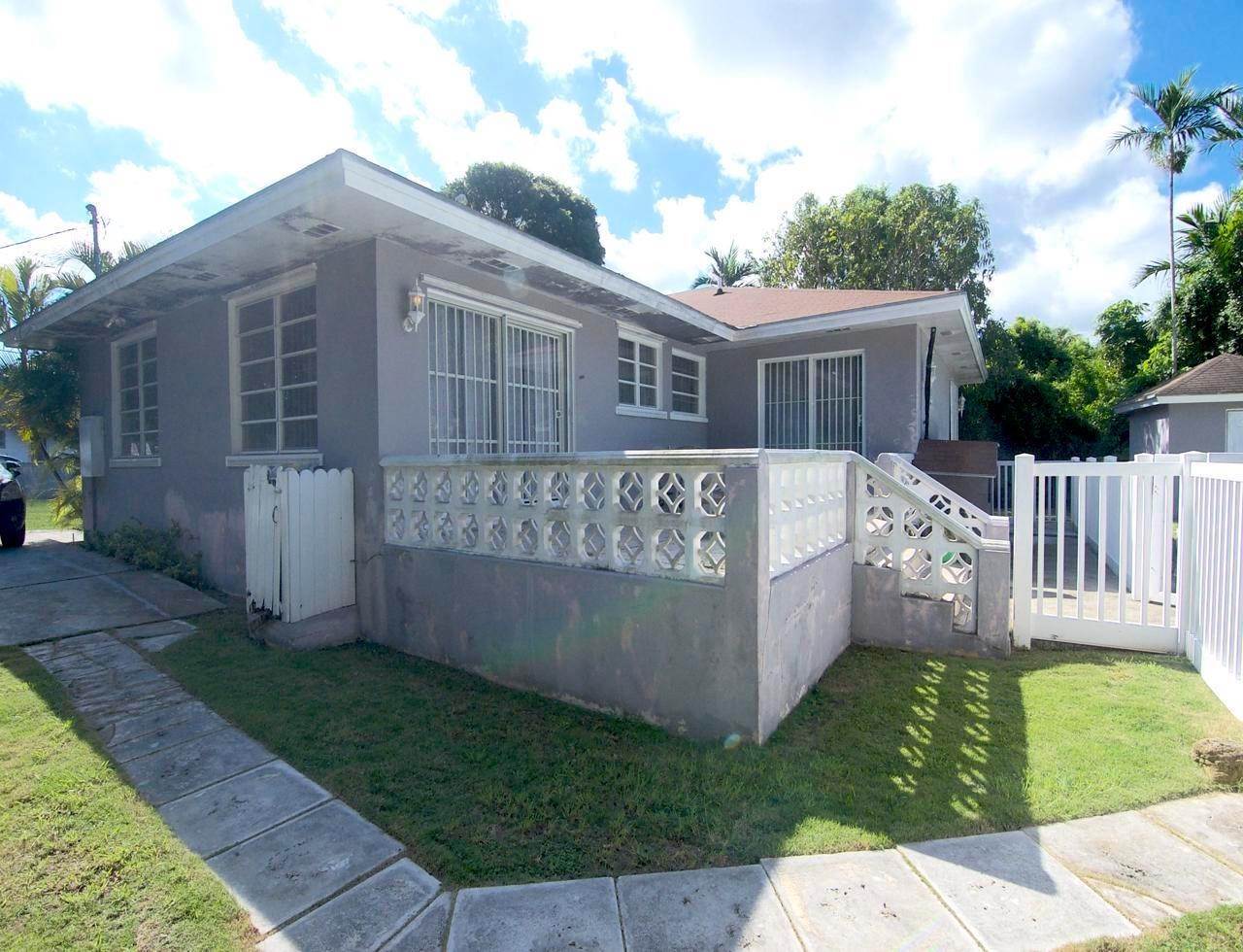 10. Single Family Homes for Sale at Nassau, Nassau and Paradise Island, Bahamas