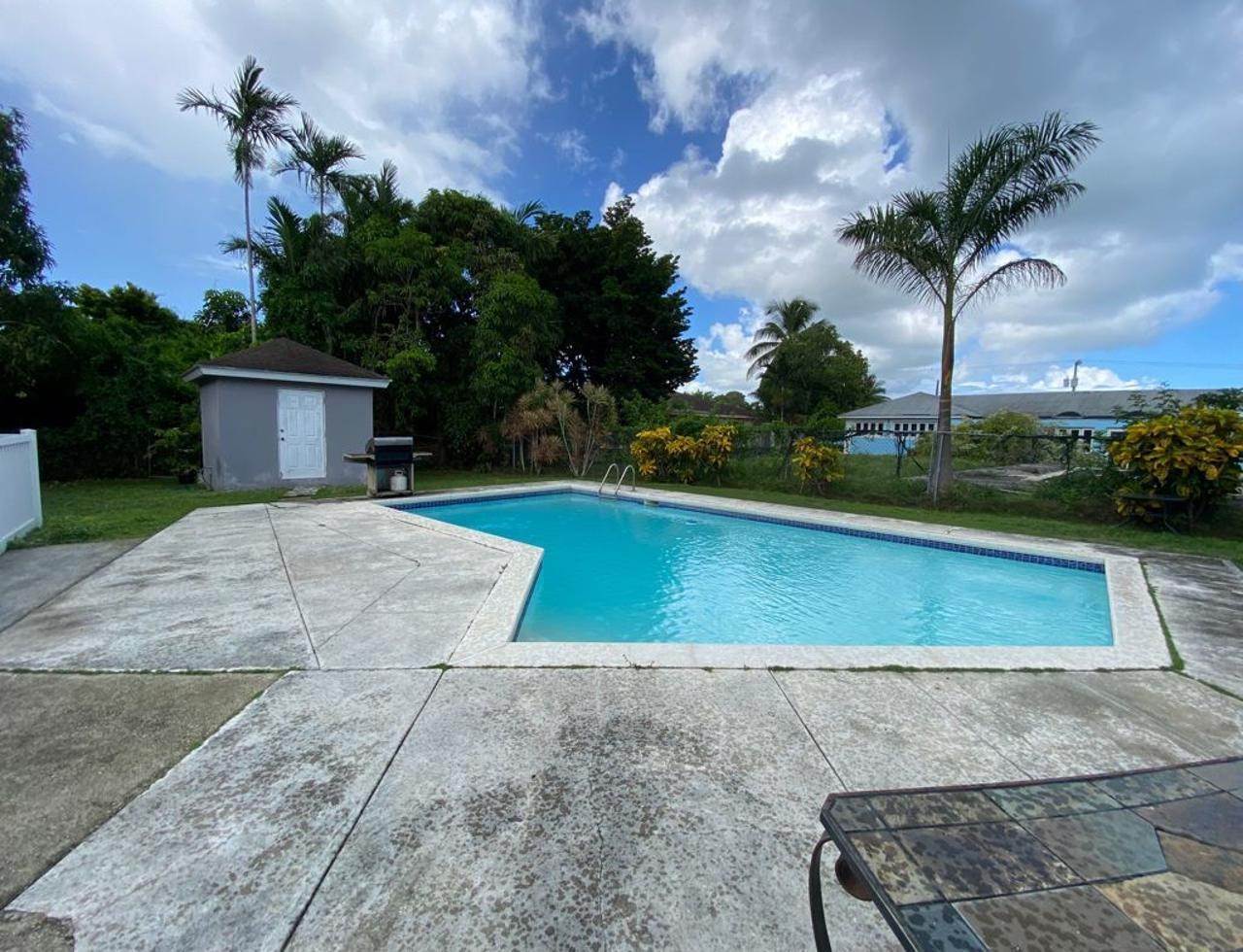 13. Single Family Homes for Sale at Nassau, Nassau and Paradise Island, Bahamas