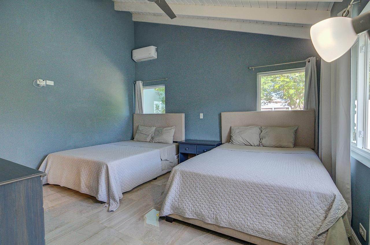 12. Single Family Homes für Verkauf beim Cable Beach, New Providence/Nassau, Bahamas