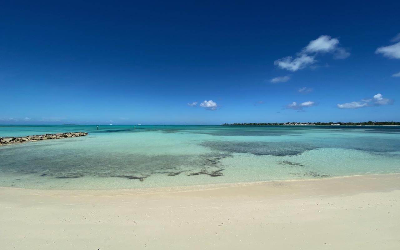 17. Lots / Acreage for Sale at Lyford Cay, Nassau and Paradise Island, Bahamas