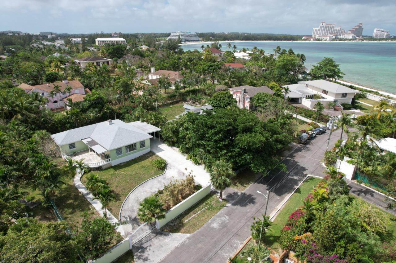 Single Family Homes für Verkauf beim West Bay Street, New Providence/Nassau, Bahamas