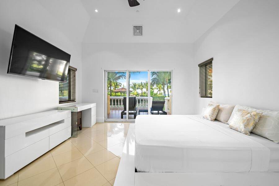 13. Condominiums for Sale at Caves Heights, West Bay Street, Nassau and Paradise Island, Bahamas