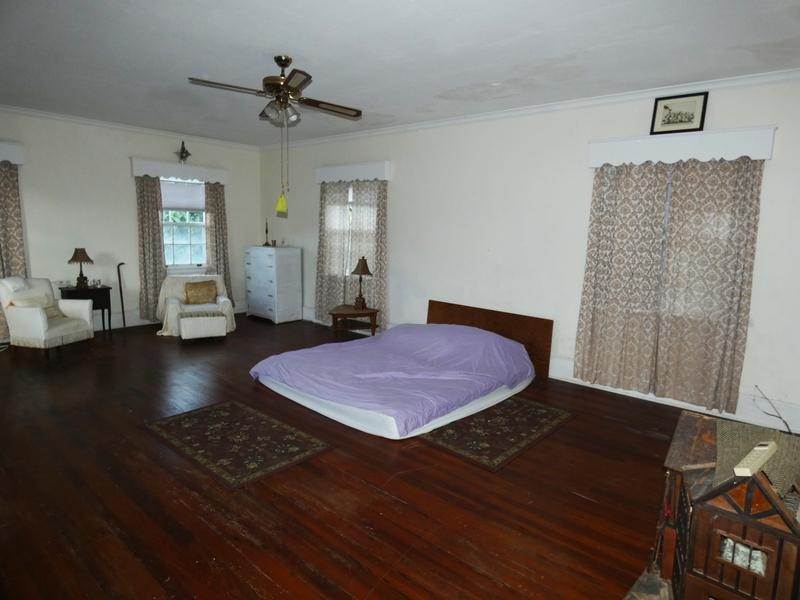 20. Single Family Homes for Sale at Village Road, Nassau and Paradise Island, Bahamas