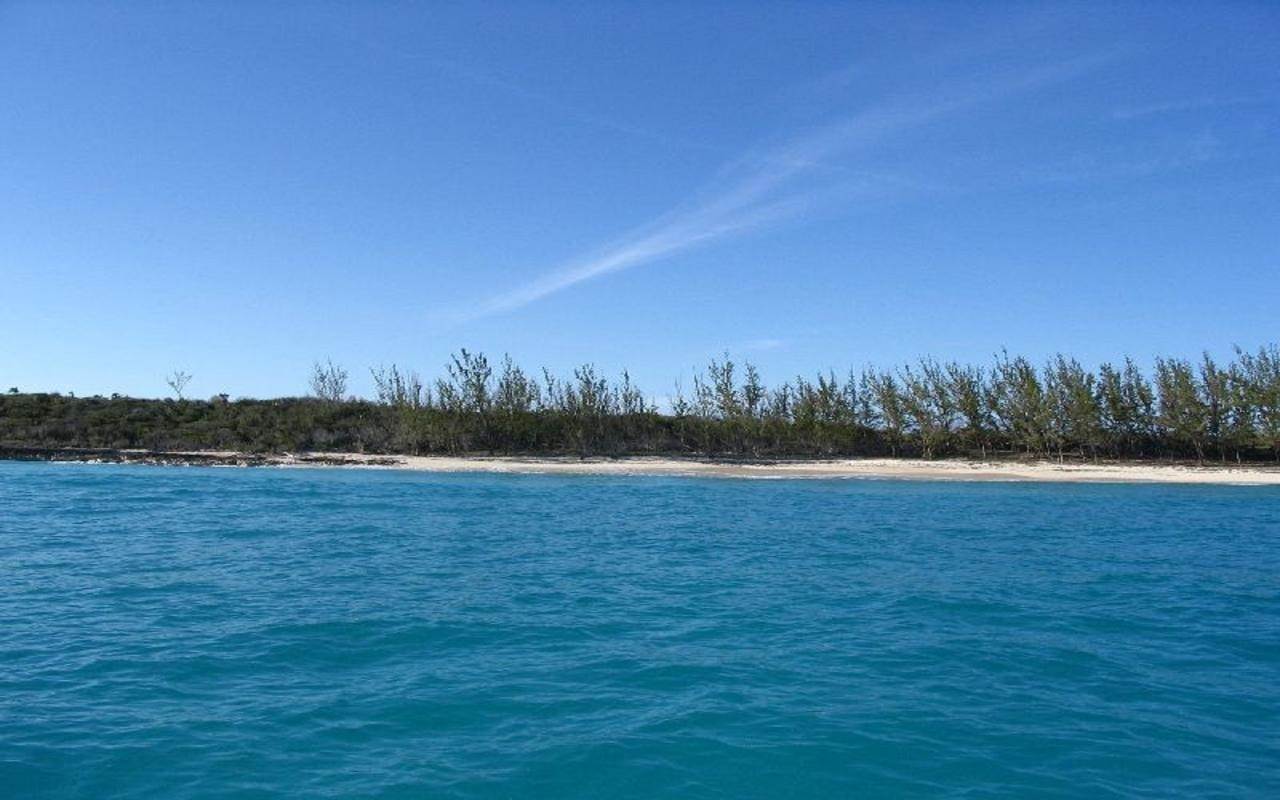 2. Lots / Acreage for Sale at Whale Cay, Berry Islands, Bahamas