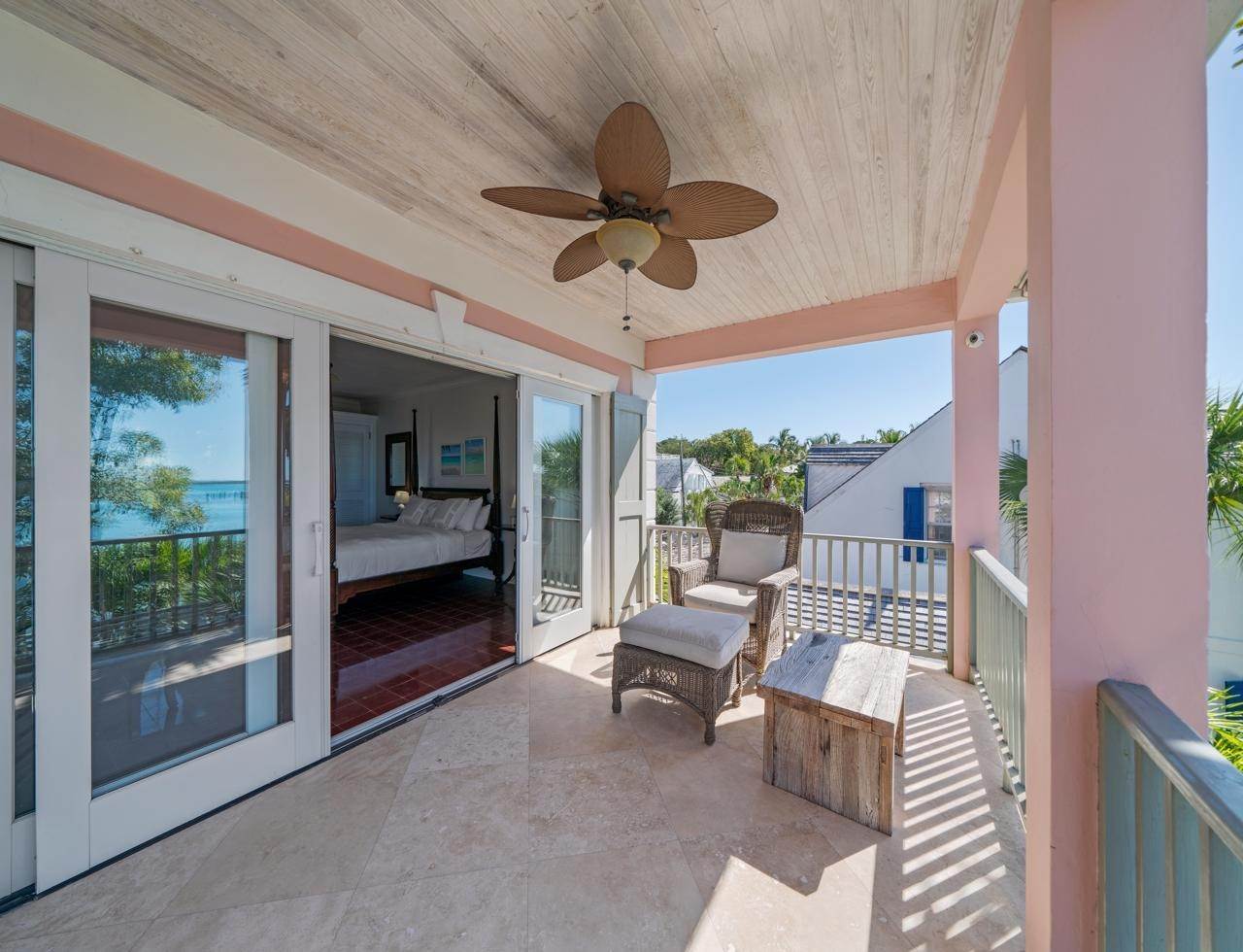 12. Single Family Homes for Sale at Harbour Island, Eleuthera, Bahamas
