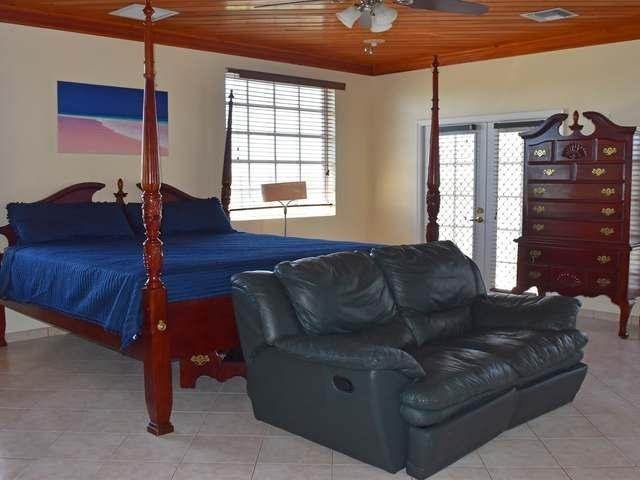 15. Single Family Homes for Sale at Lake Cunningham, Nassau and Paradise Island, Bahamas