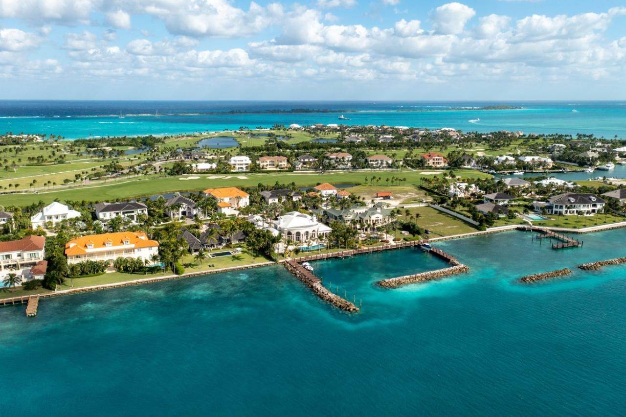 18. Single Family Homes for Sale at Ocean Club Estates, Paradise Island, Nassau and Paradise Island, Bahamas