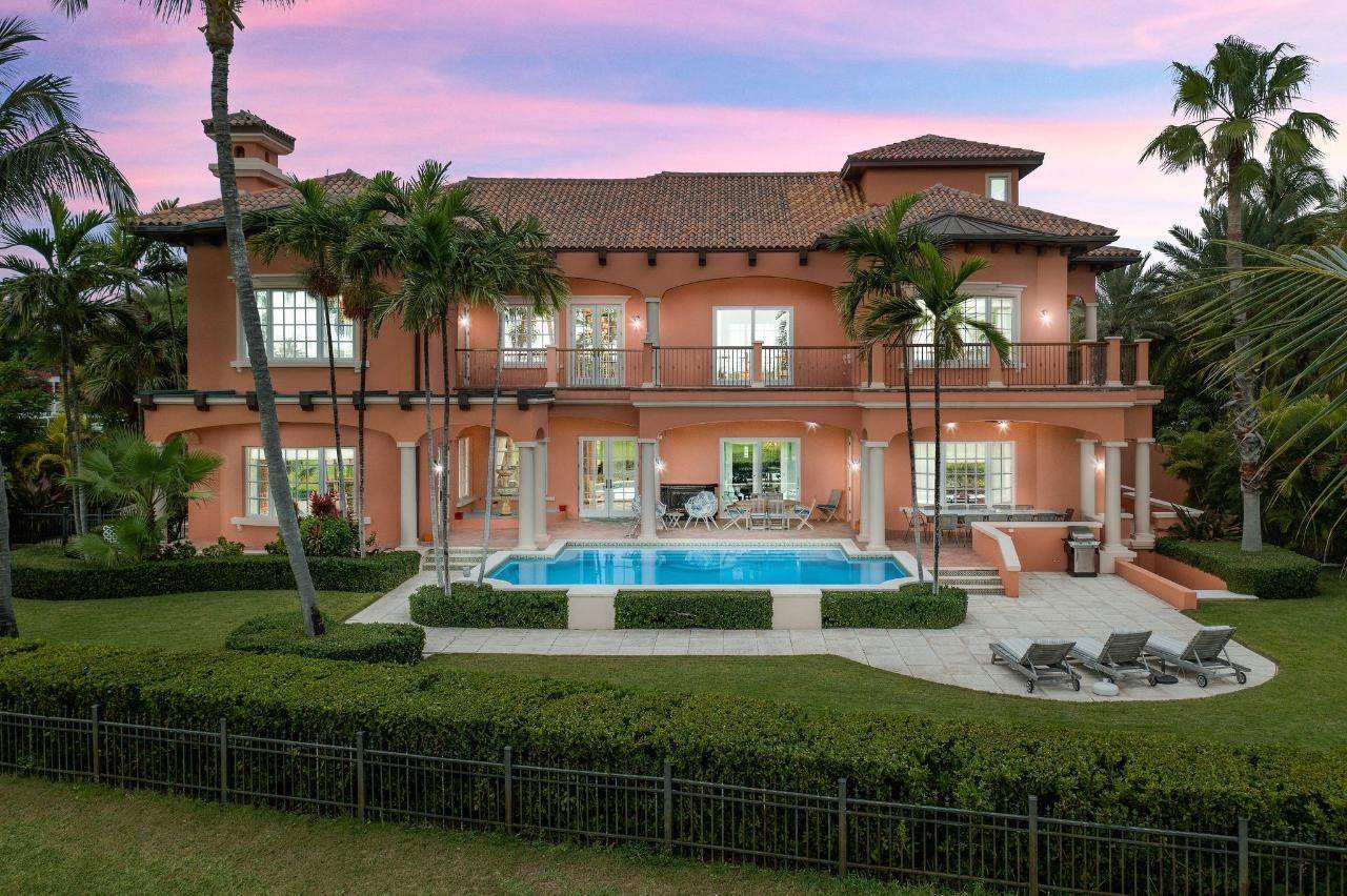 2. Single Family Homes 为 销售 在 Ocean Club Estates, 天堂岛, 新普罗维登斯/拿骚, 巴哈马