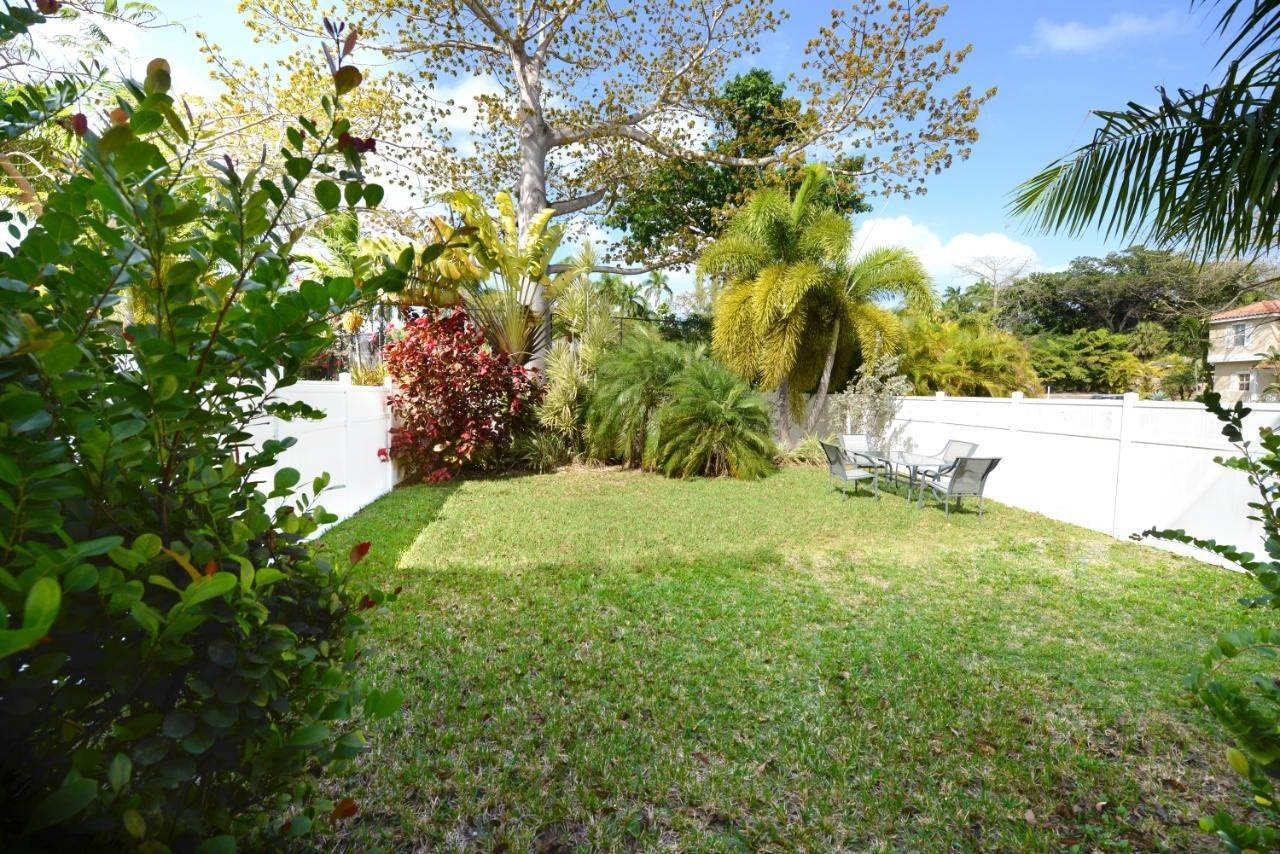 10. Condominiums for Sale at Prospect Ridge, Nassau and Paradise Island, Bahamas