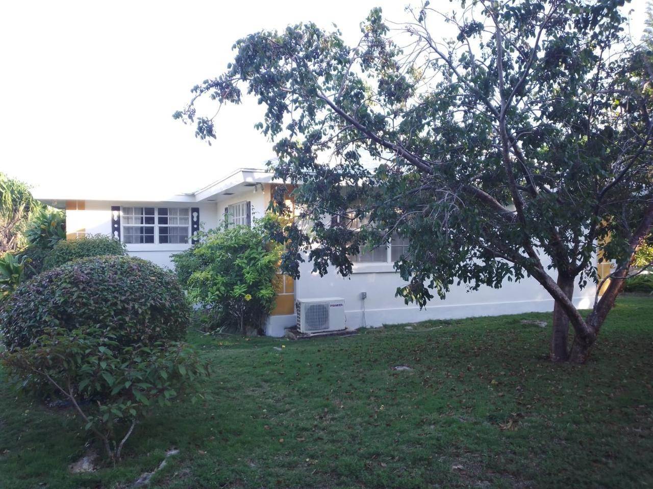 13. Single Family Homes for Sale at Tarpum Bay, Eleuthera, Bahamas