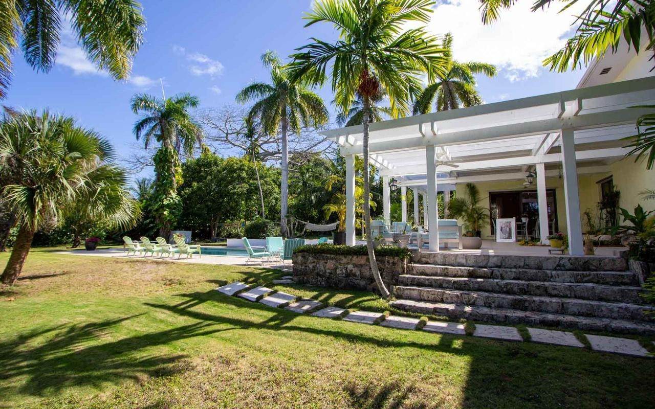 3. Single Family Homes for Sale at Tower Heights, Eastern Road, Nassau and Paradise Island, Bahamas