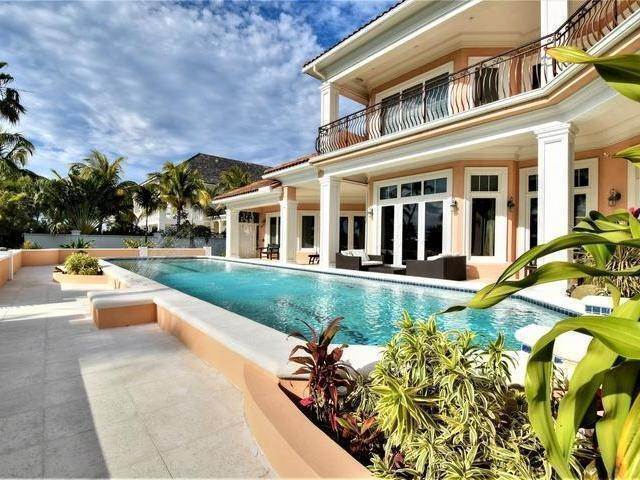 13. Single Family Homes for Sale at Ocean Club Estates, Paradise Island, Nassau and Paradise Island, Bahamas