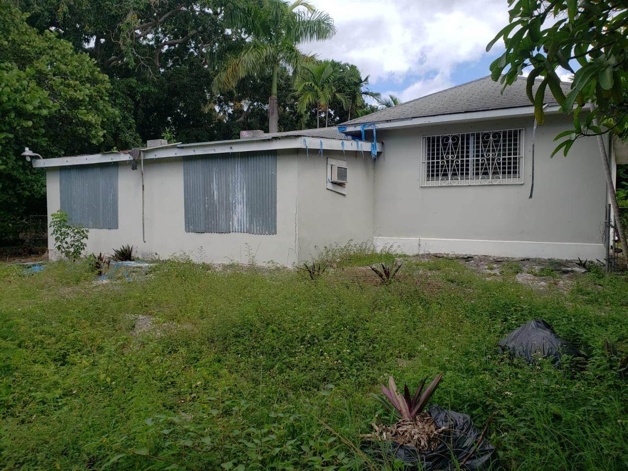 8. Single Family Homes 为 销售 在 Village Road, 新普罗维登斯/拿骚, 巴哈马
