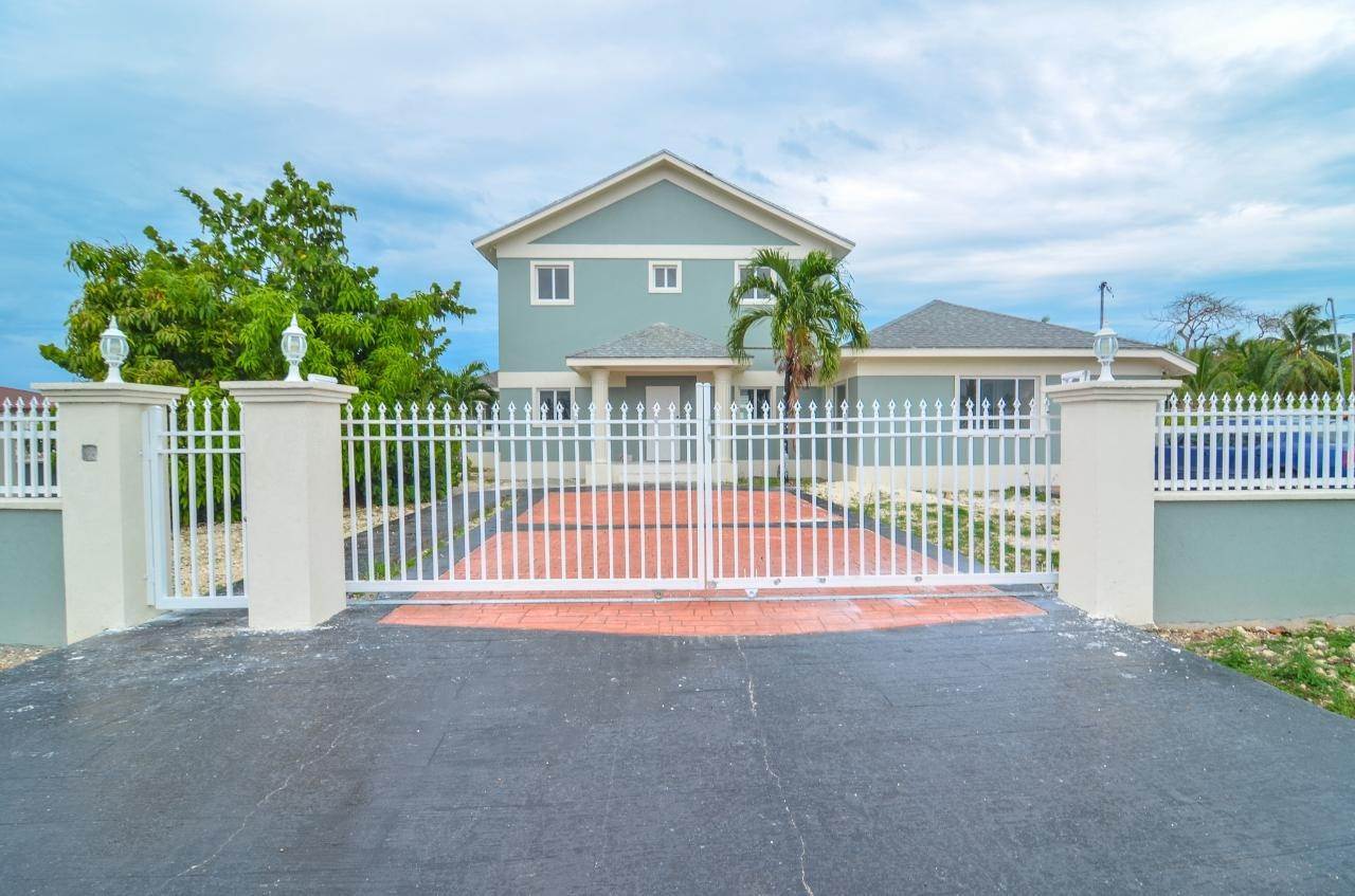 Single Family Homes pour l Vente à Nassau East, Prince Charles Drive, New Providence/Nassau, Bahamas