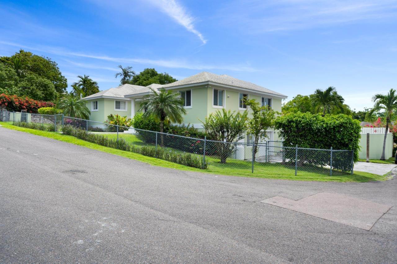 18. Single Family Homes for Sale at Eastern Road, Nassau and Paradise Island, Bahamas