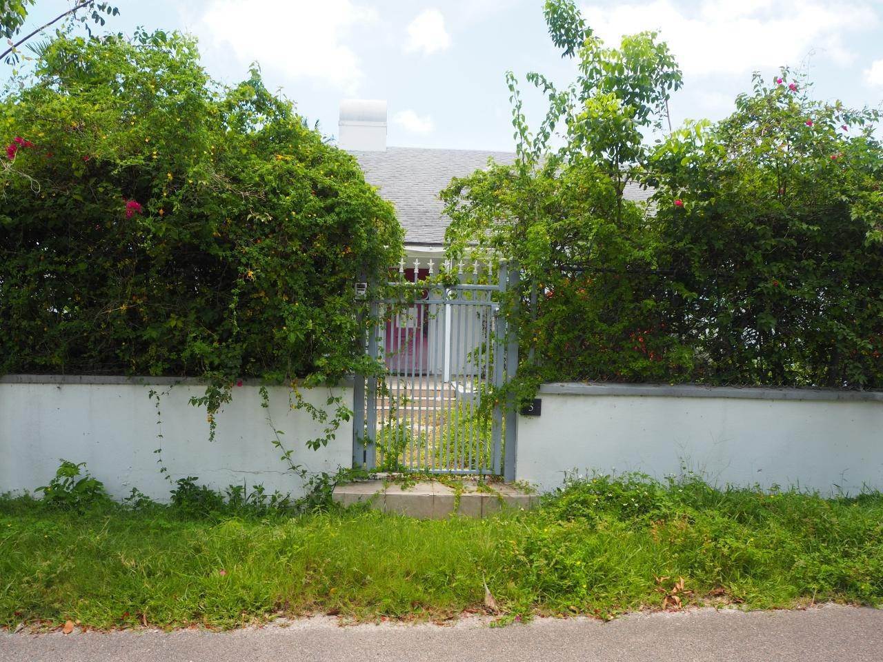 8. Single Family Homes for Sale at Eastern Road, Nassau and Paradise Island, Bahamas