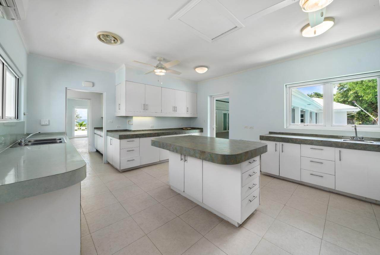 16. Single Family Homes for Sale at Eastern Road, Nassau and Paradise Island, Bahamas