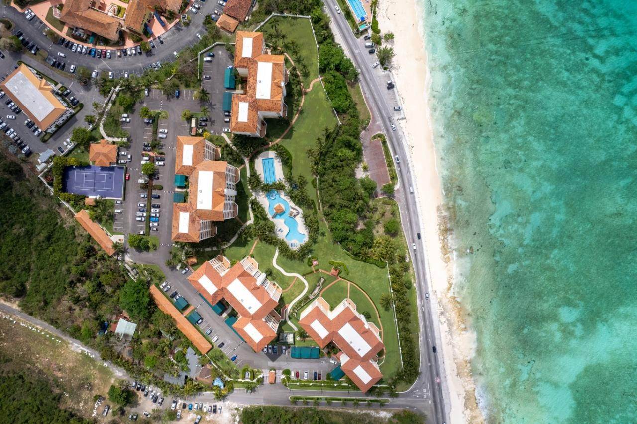 20. Condominiums for Sale at Caves Heights, West Bay Street, Nassau and Paradise Island, Bahamas