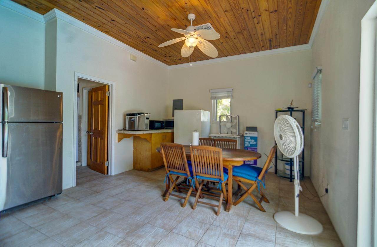 17. Single Family Homes for Sale at Lake Cunningham, Nassau and Paradise Island, Bahamas