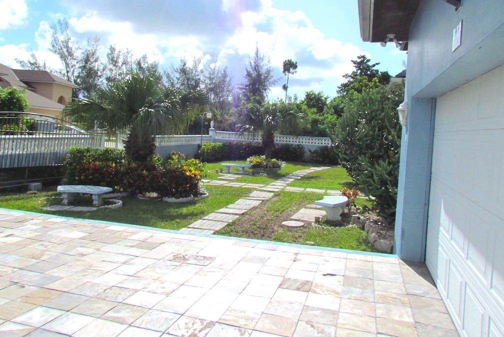 2. Single Family Homes 为 销售 在 Lake Cunningham, 新普罗维登斯/拿骚, 巴哈马