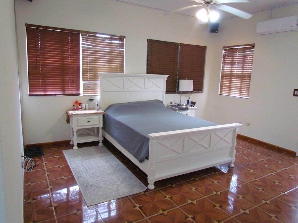 6. Single Family Homes for Sale at Lake Cunningham, Nassau and Paradise Island, Bahamas