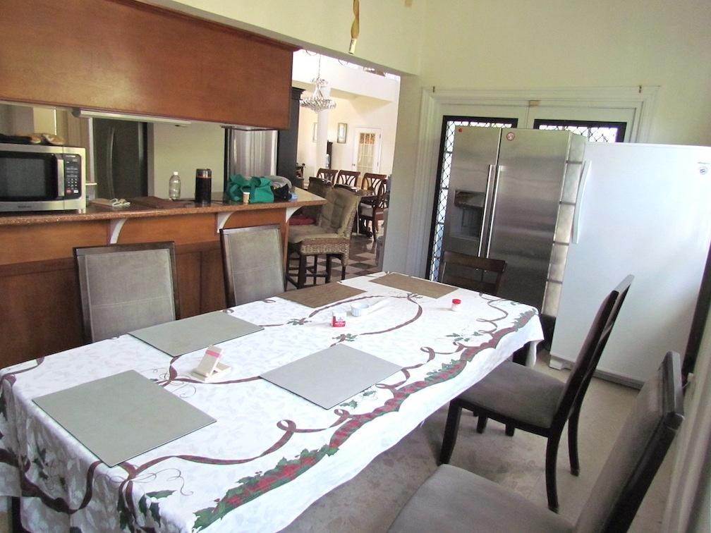 12. Single Family Homes for Sale at Lake Cunningham, Nassau and Paradise Island, Bahamas