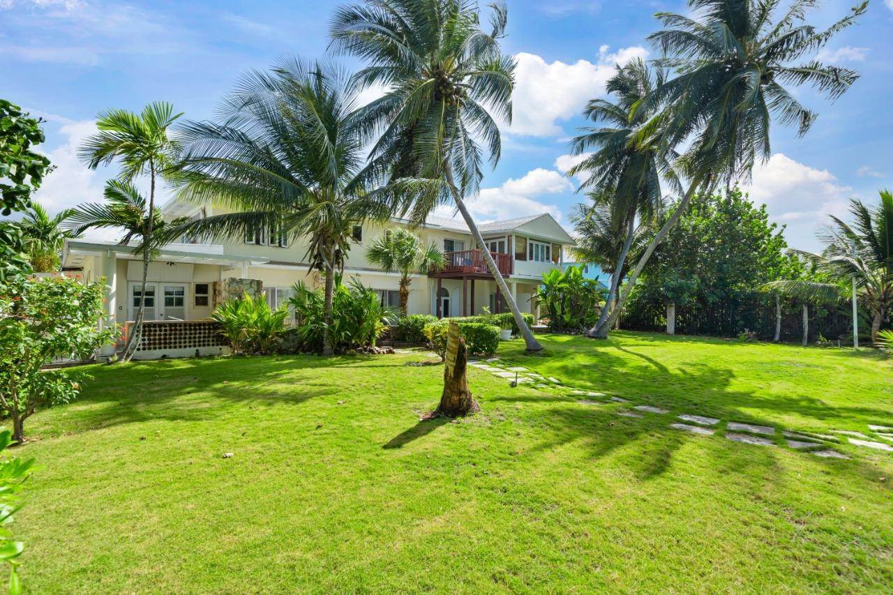 7. Single Family Homes for Sale at Coral Harbour, Nassau and Paradise Island, Bahamas