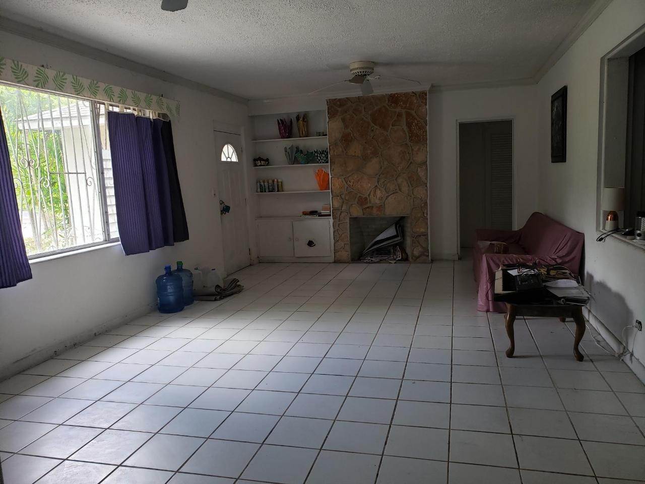 4. Single Family Homes für Verkauf beim Village Road, New Providence/Nassau, Bahamas