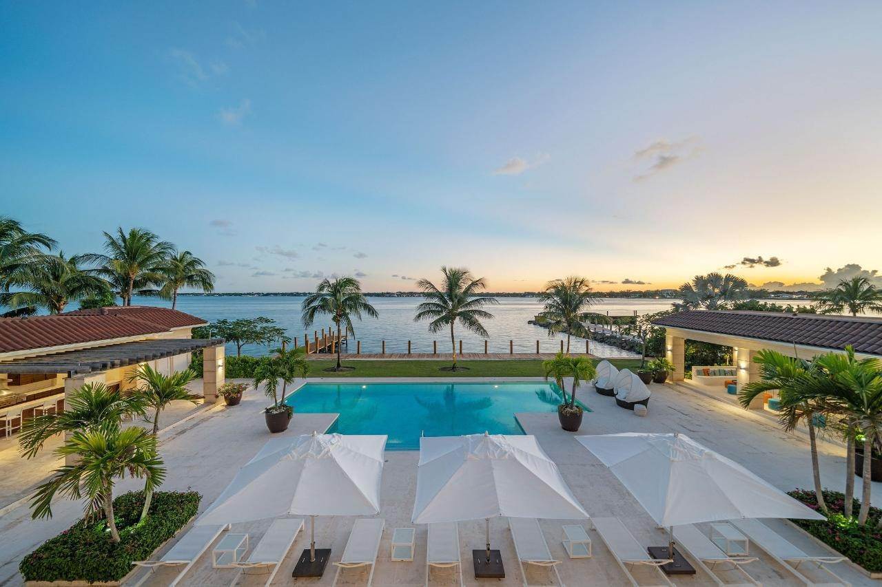 7. Single Family Homes for Sale at Ocean Club Estates, Paradise Island, Nassau and Paradise Island, Bahamas
