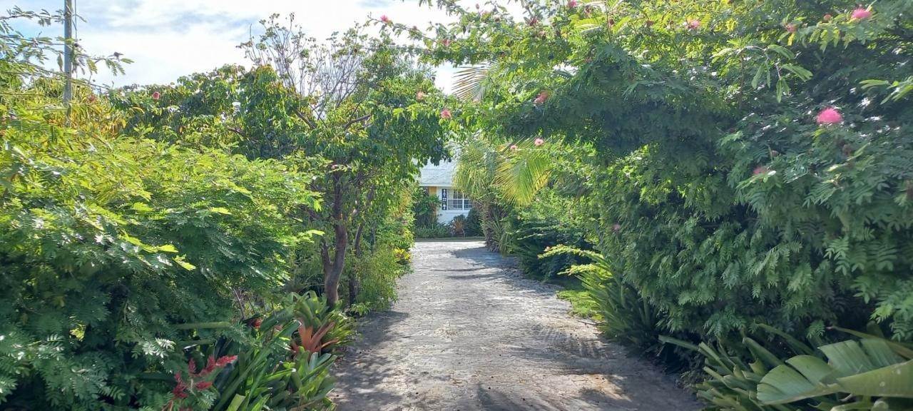 11. Single Family Homes for Sale at Tarpum Bay, Eleuthera, Bahamas