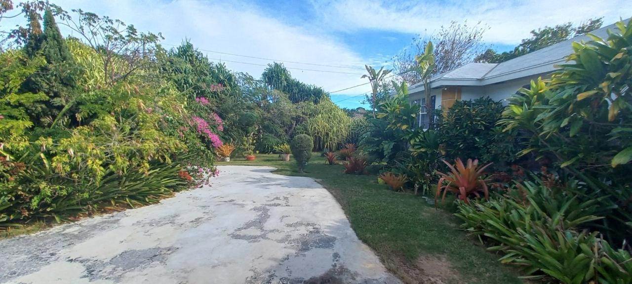 18. Single Family Homes for Sale at Tarpum Bay, Eleuthera, Bahamas