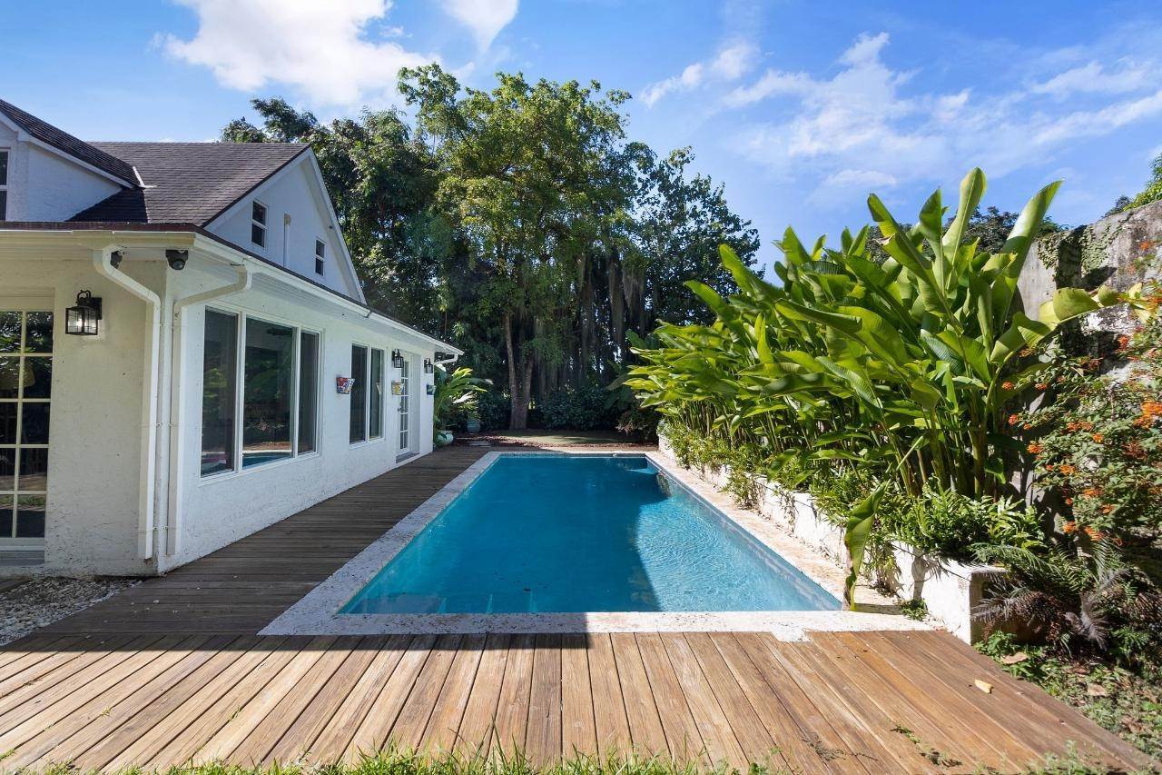 15. Single Family Homes at West Bay Street, Nassau and Paradise Island, Bahamas