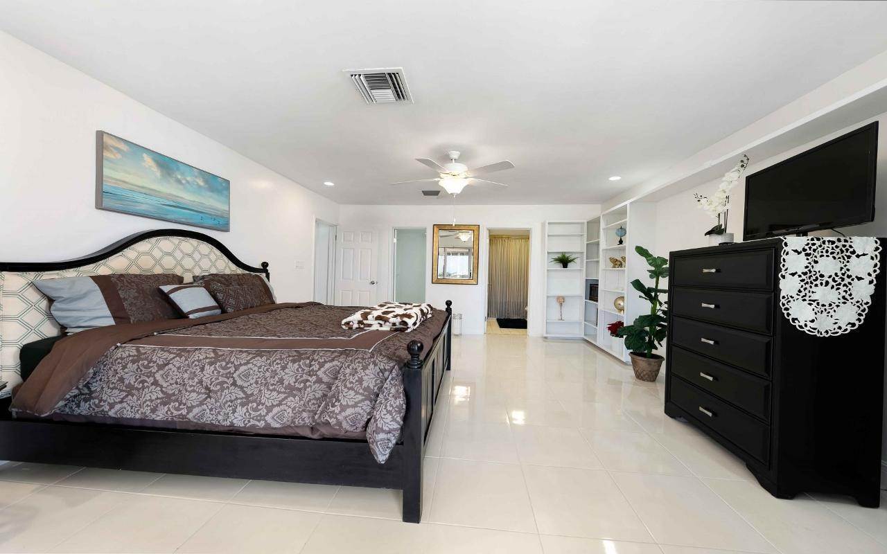 9. Condominiums at East Bay Street, Nassau and Paradise Island, Bahamas