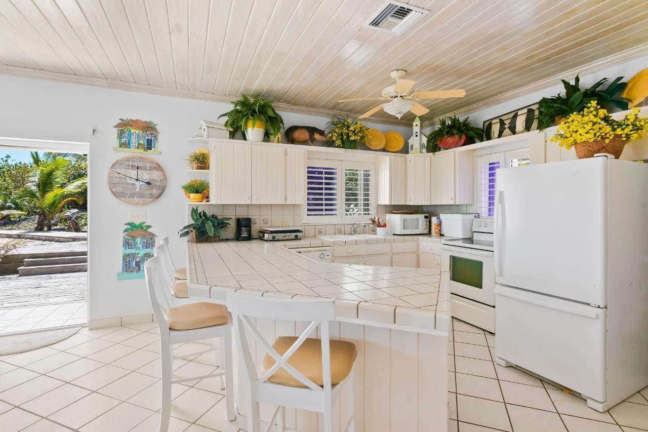 17. Single Family Homes for Sale at Jimmy Hill, Exuma, Bahamas