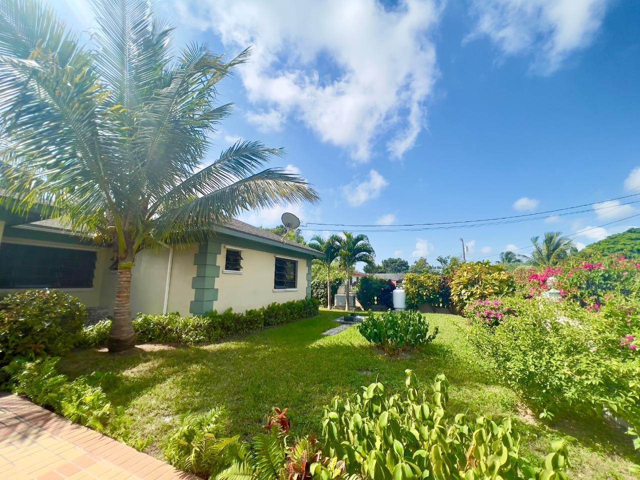11. Single Family Homes for Sale at Carmichael Road, Nassau and Paradise Island, Bahamas