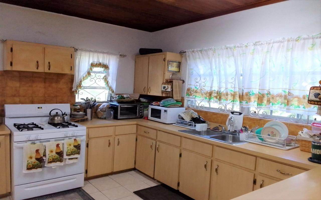 4. Single Family Homes for Sale at Village Road, Nassau and Paradise Island, Bahamas