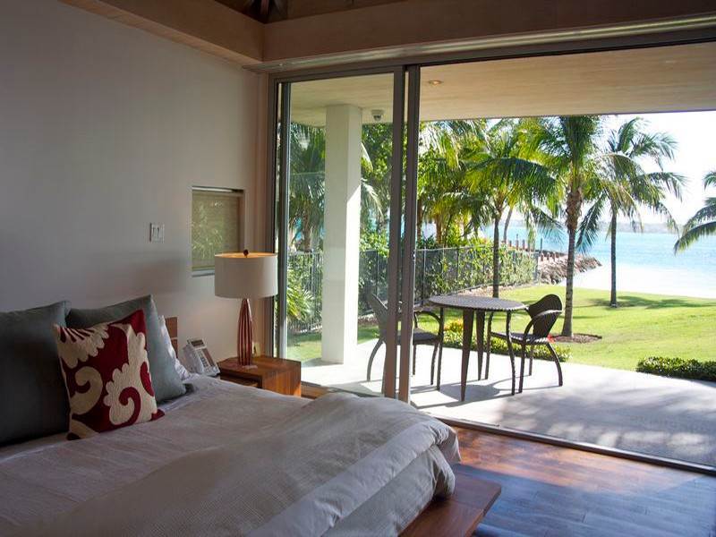 14. Single Family Homes for Sale at Ocean Club Estates Villa Ocean Club Estates, Paradise Island, Nassau and Paradise Island, Bahamas