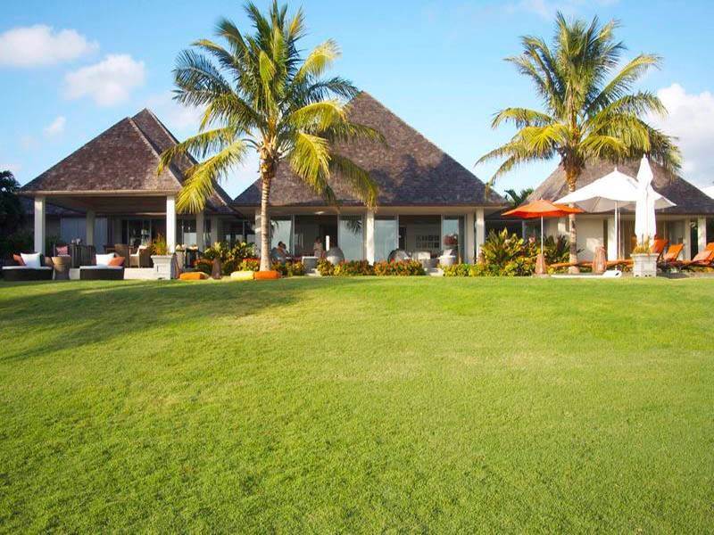 5. Single Family Homes for Sale at Ocean Club Estates Villa Ocean Club Estates, Paradise Island, Nassau and Paradise Island, Bahamas